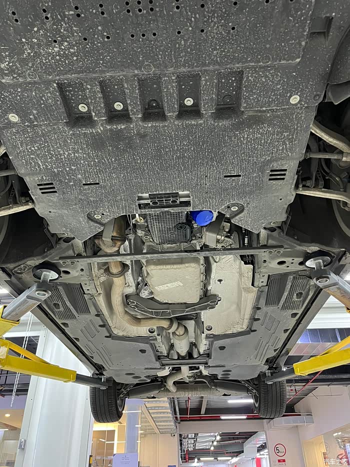 ct5原车有发动机护板吗