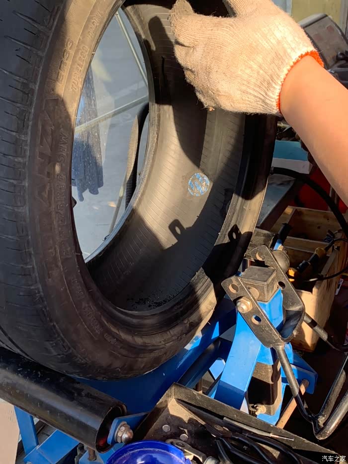 凯迪拉克atsl防爆胎内裂30几公分,防爆不防裂!