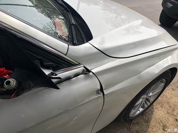 提车半年与坏在路上的农用三轮剐蹭了闹心