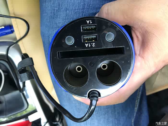 上海长安车友会五岁半小逸加装车载多工能插座