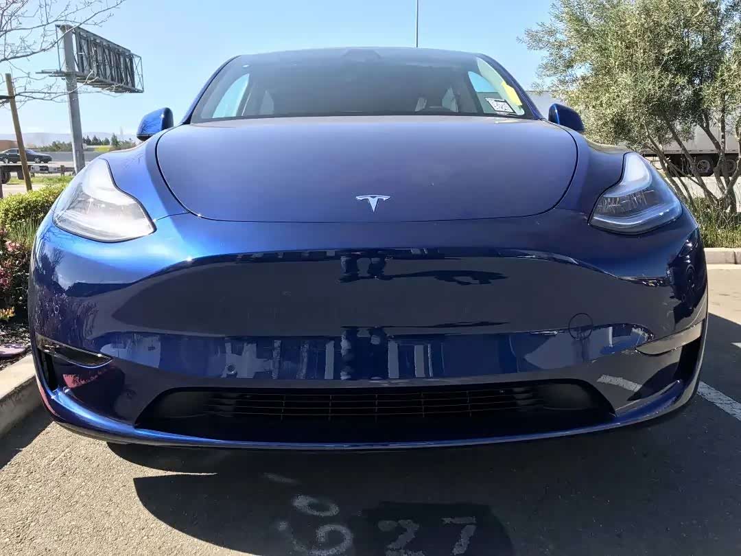 特斯拉model y,蓝色很高级.这是你喜欢的特斯拉吗?