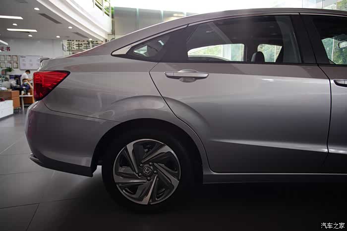 到店看了混动凌派冰河银爱了