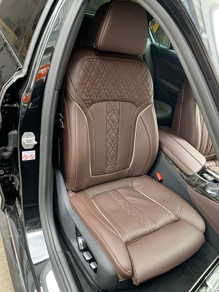 出售两个5系摩卡色nappa真皮座椅