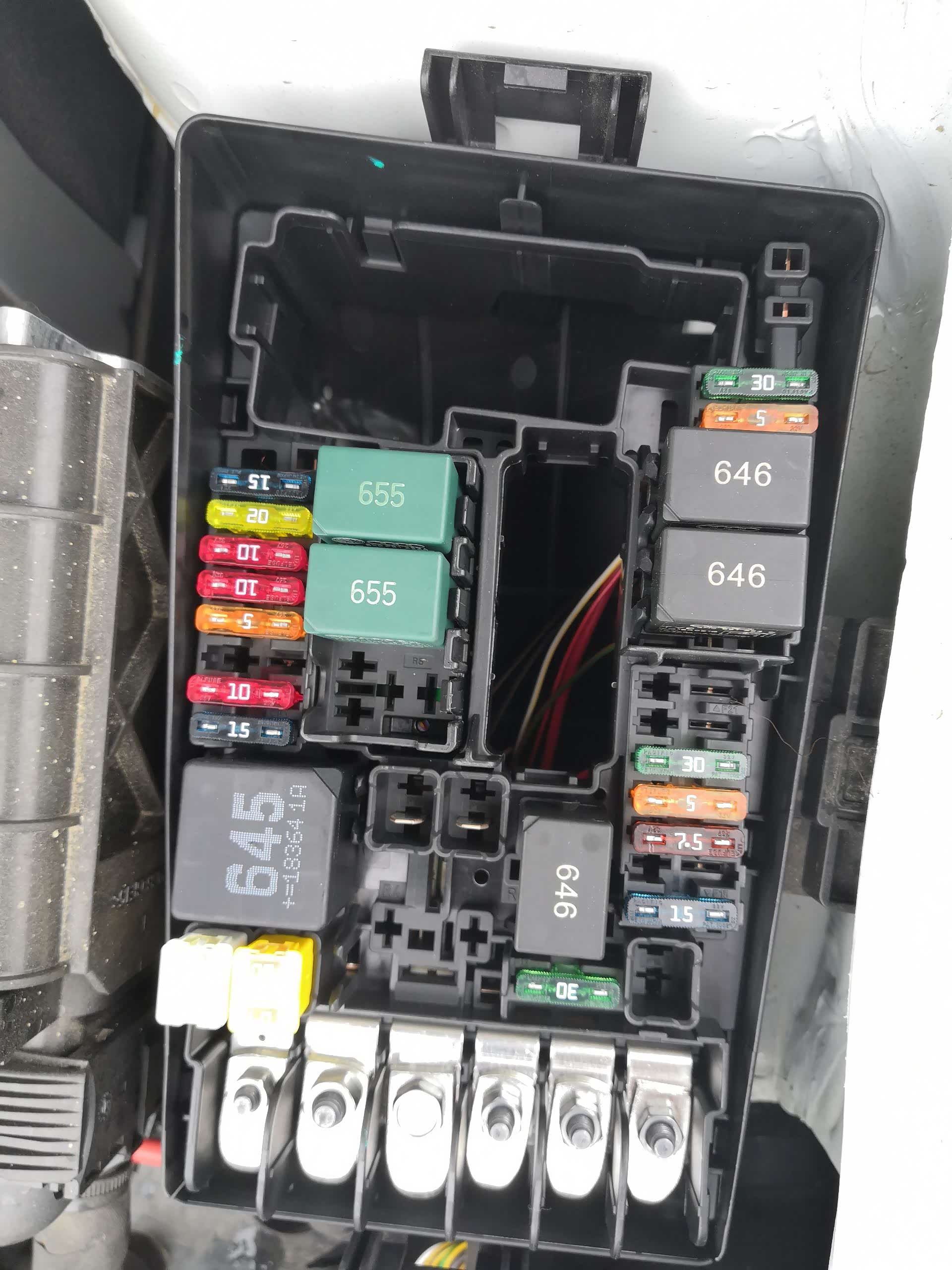 探歌转向灯保险丝是哪一个?