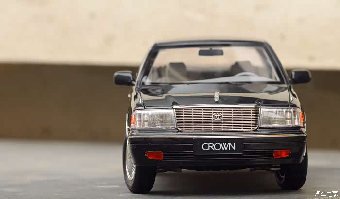 其辉的18丰田皇冠155一台经典的老车