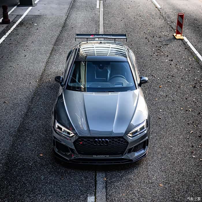 rs5优美的臀部线条被大尾翼抢走了风头