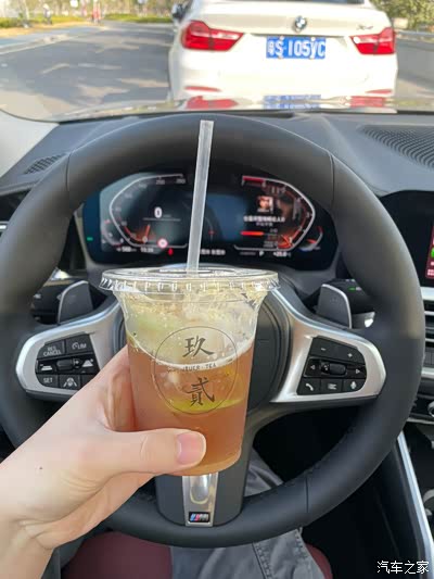 新车上的第一杯饮料