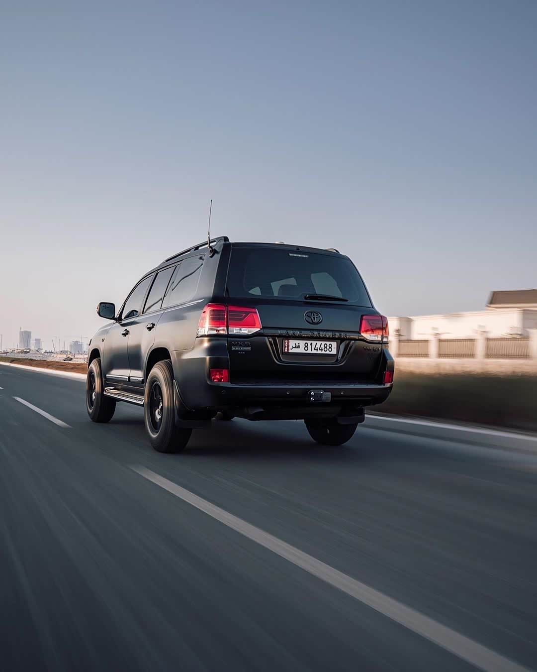 toyota land cruiser vxr black