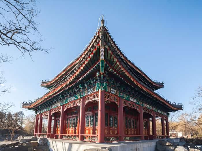 北京圆明园中有金碧辉煌的殿堂,也有玲珑剔透的亭台楼阁!