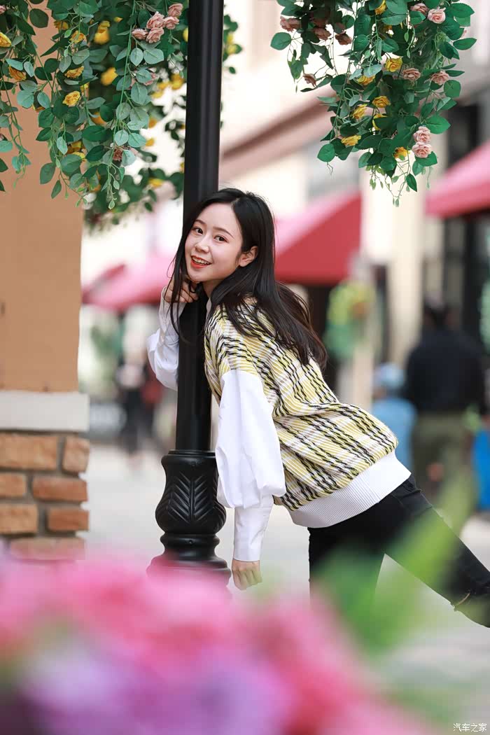 女车主的美好假期循着春日的满园芬芳撒欢去