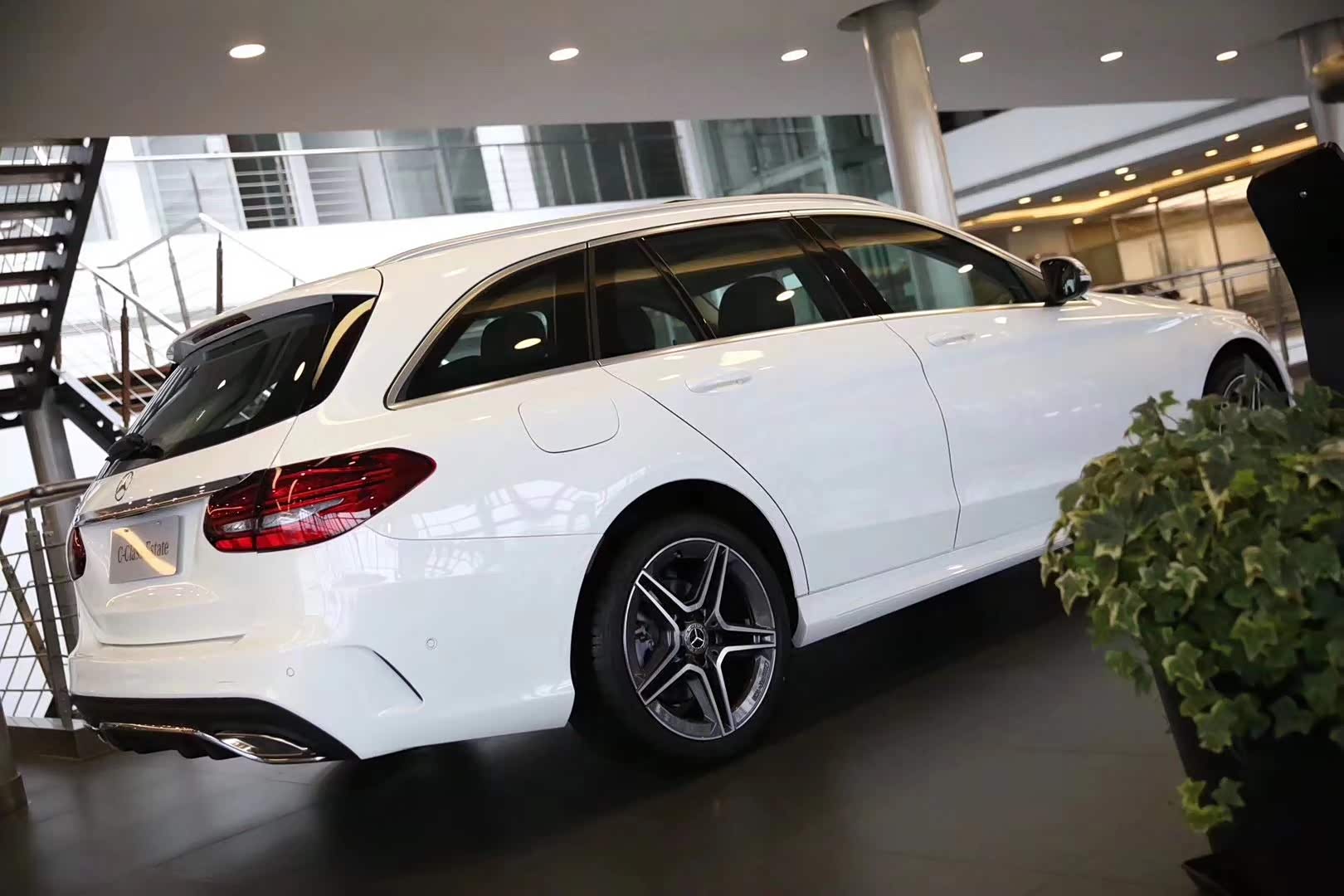 奔驰c级旅行车,最优雅的设计风格