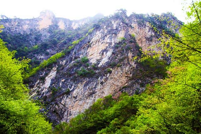 山川河岳的自然风光让人心旷神怡