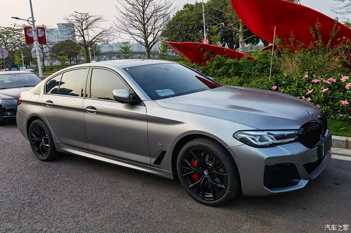 宝马540i磨砂暗银2022款提车用车分享及购车建议