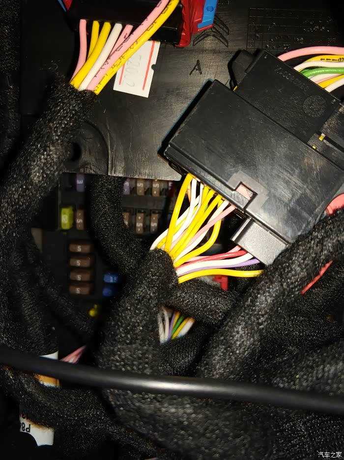 【图】求指导,保险盒的保险丝怎么取,夹子太短了吧_标致4008论坛_汽车