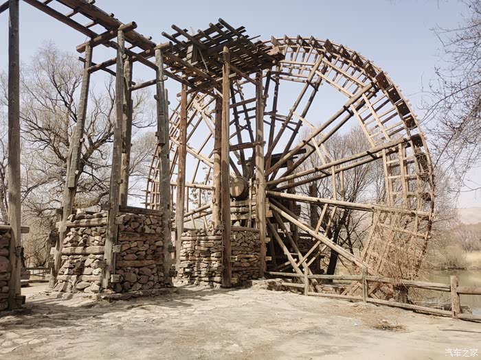 开坦克春游下川水车