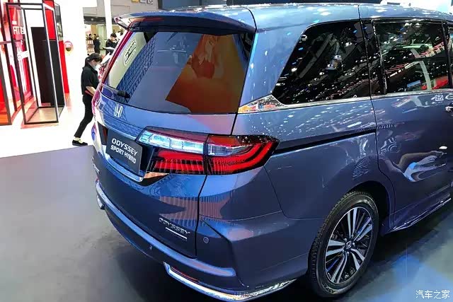 本田奥德赛增加了威尼斯蓝的车身颜色