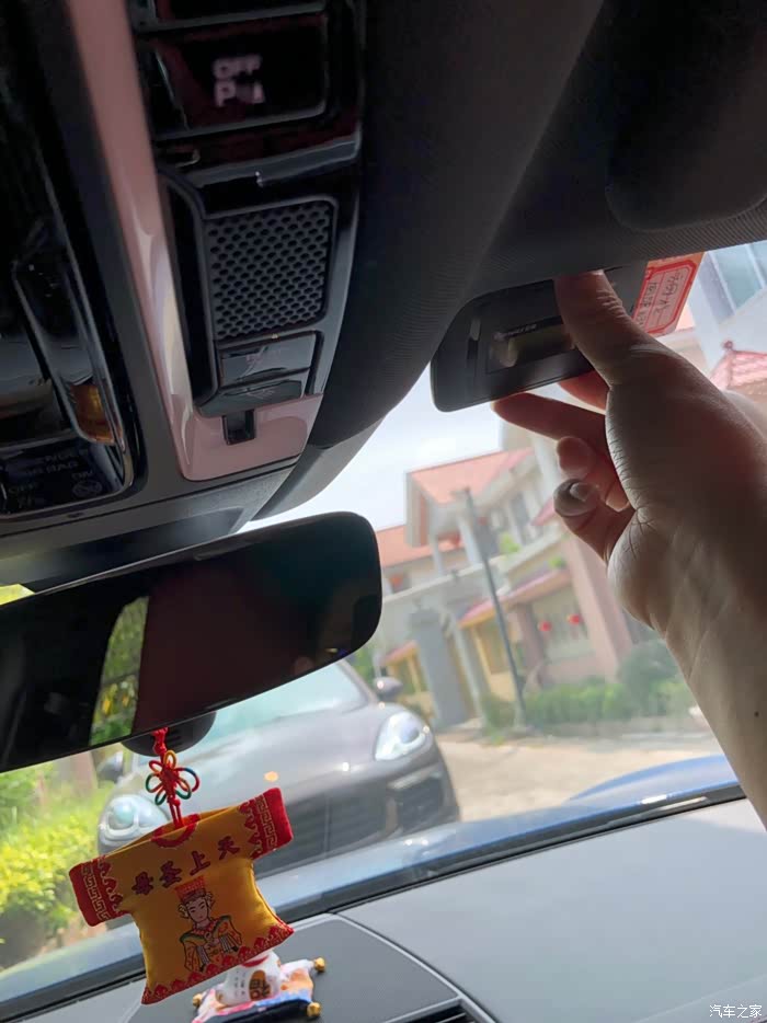 etc要贴在哪个位置比较美观又不影响视线