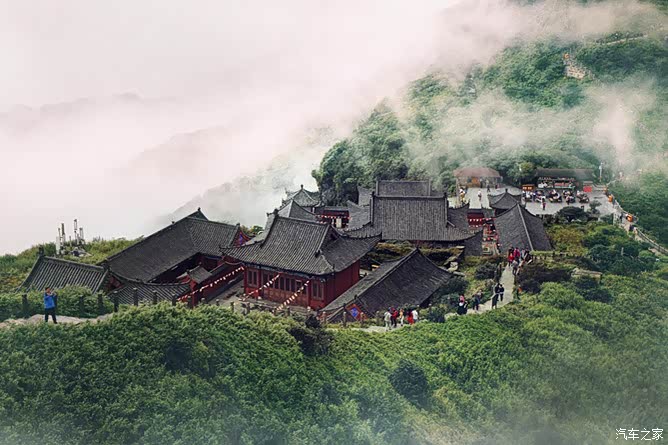 承恩寺,原名上茶殿,位于贵州铜仁梵净山新老金顶之间.