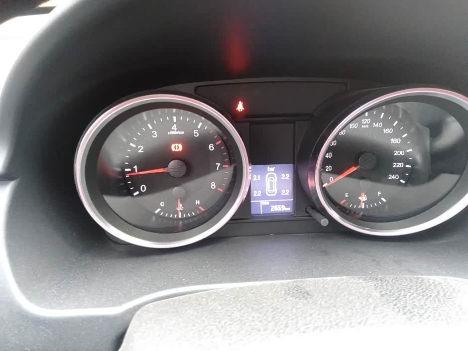 4948 | 回复: 11 哈弗m6论坛 谁知道仪表盘那个小车一直闪是怎么回事?