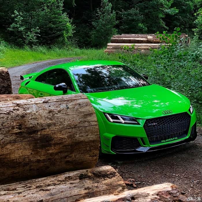 浅绿色的车身真是养眼,太让人惊讶了.