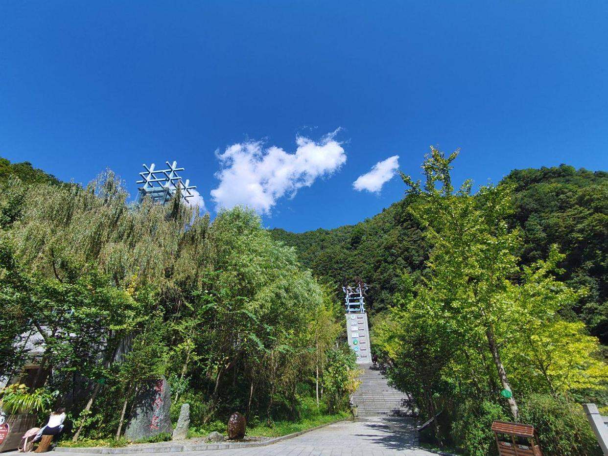 湖北神龙架官门山景区景点秀丽有很多特色景点