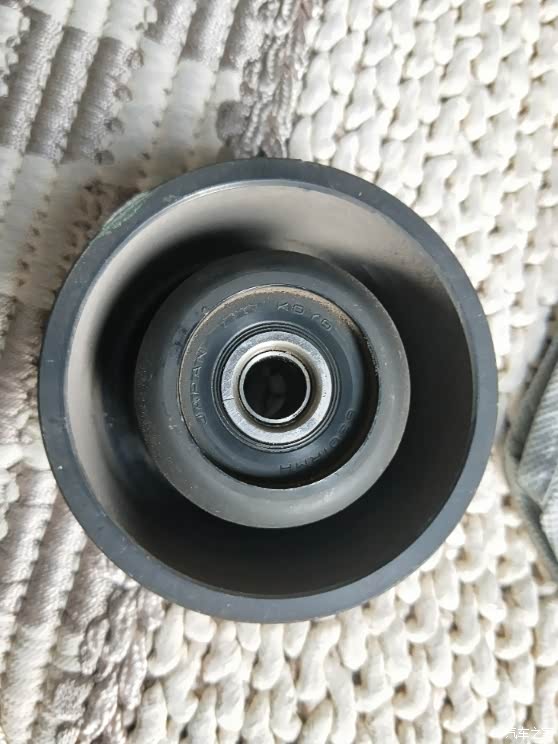 08款骐达换皮带和涨紧轮