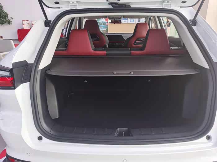 超大的后备箱空间,买买买~装装装!