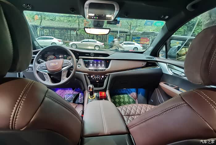 小改怡情,xt5半年改内饰棕色,效果还行.