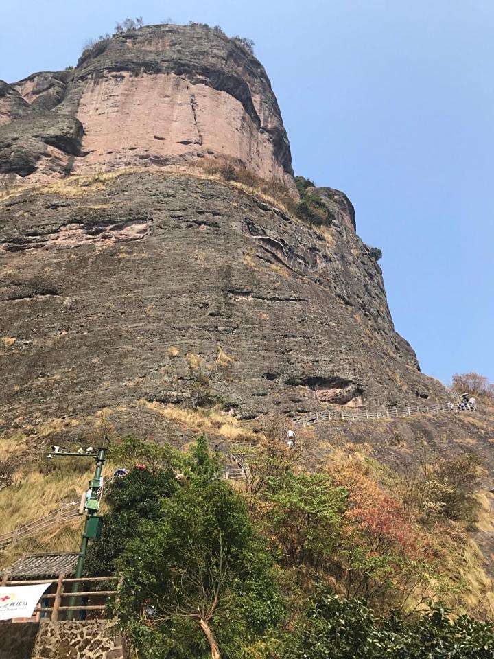 江郎山那里的标志就是三座山峰