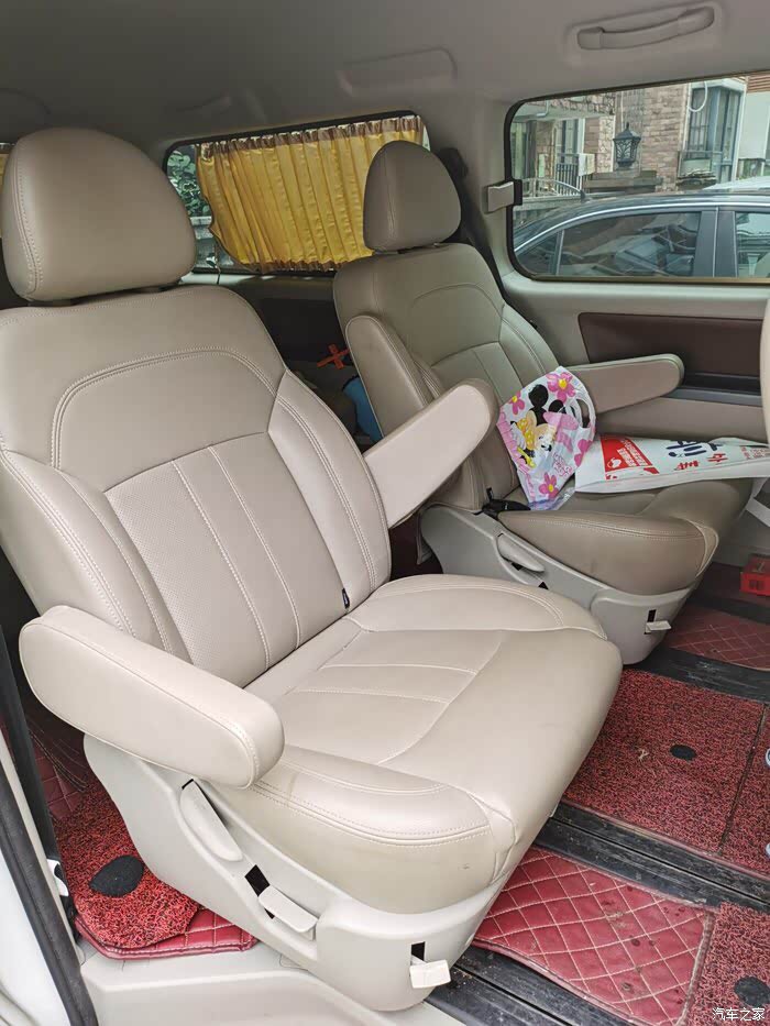 跪求菱智m5座椅中排独立的,带划轨