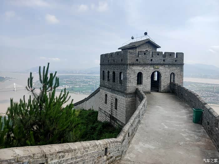 开着雨燕去爬东蒙山长城热死