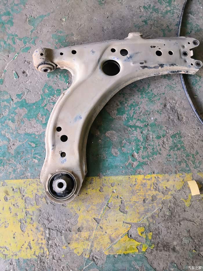 【图】宝来经典更换下支臂胶套_宝来经典论坛_汽车之家论坛