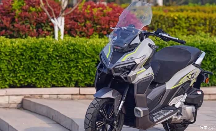 新车评测丨高功率满配踏板龙嘉xdv250si下