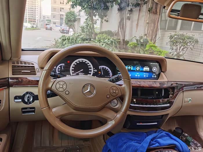 老款奔驰s级w211改新款123寸连屏安卓导航