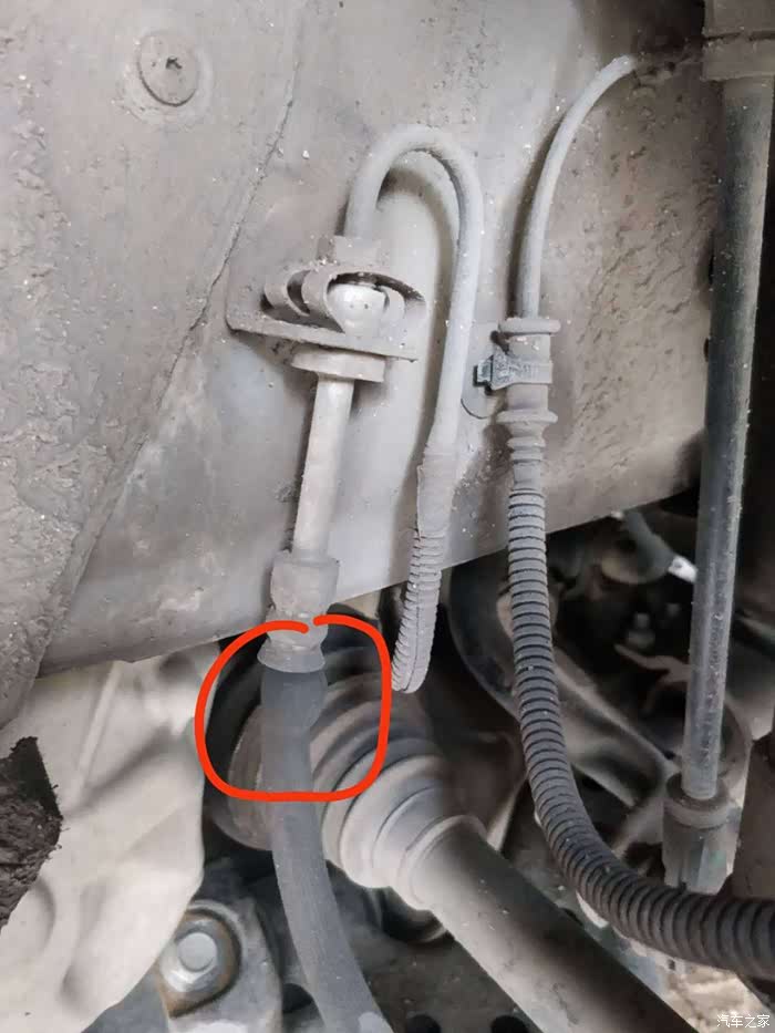 昂科威重大安全隐患 爆刹车油管 请勿必检查下!
