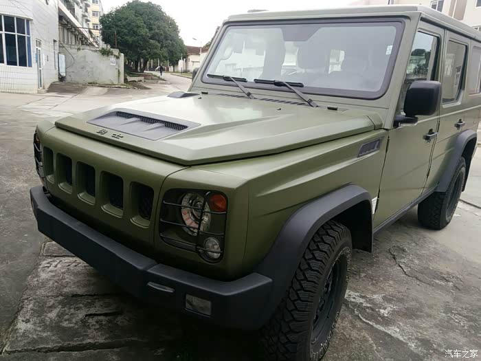 刚在路上抓拍的军版新勇士!