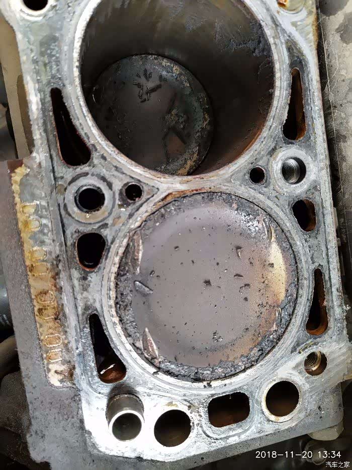 活塞被气门顶出凹槽不修复对发动机有没有影响