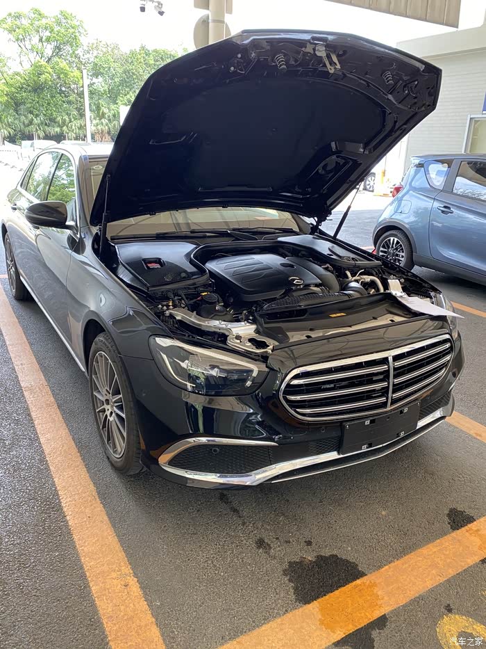 90后提奔驰e260l立标