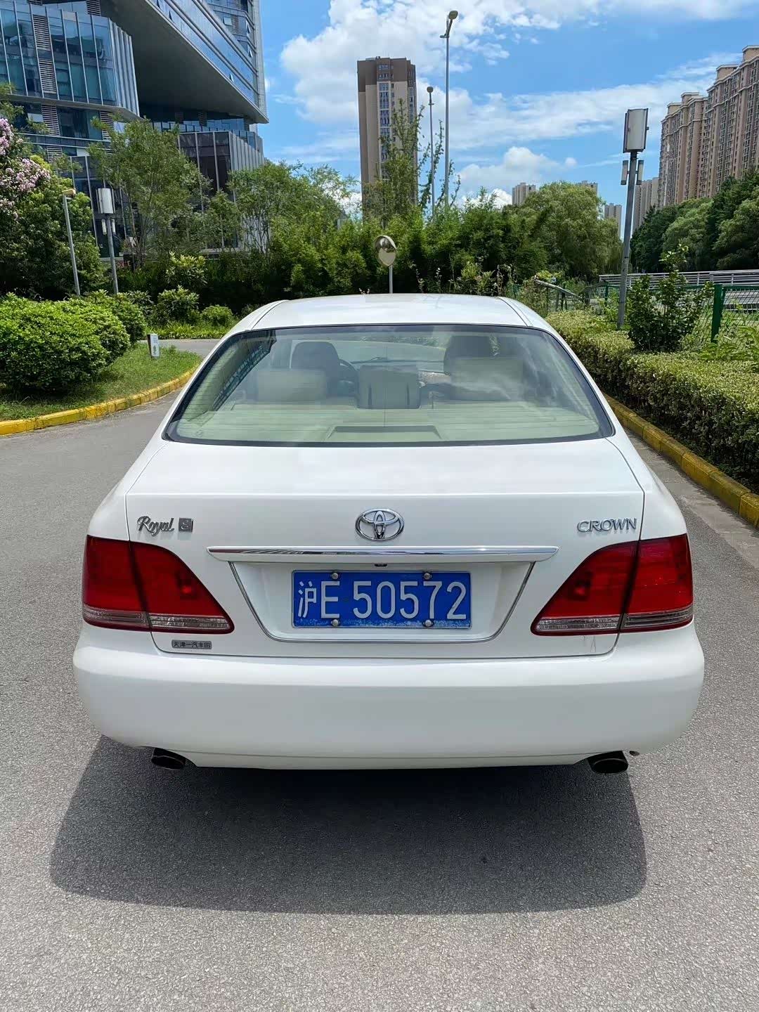 丰田皇冠12代稀有白色内饰保养炒鸡新