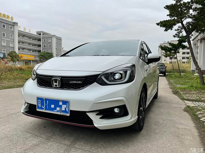 来福酱第一次洗白白拍两张留念