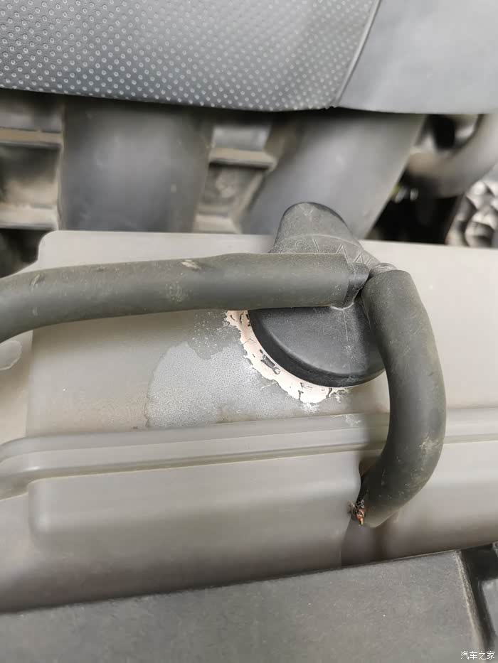 防冻液这样是漏吗