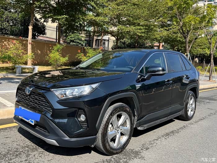138万21年丰田rav4荣放油电混动