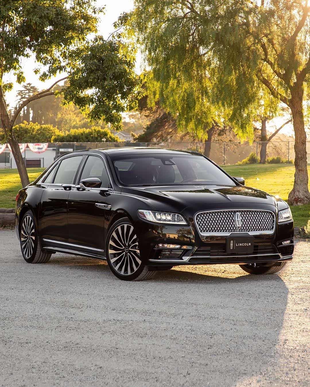 采用对开门设计的林肯大陆,能让人感受到气派_路宝论坛_手机汽车之家