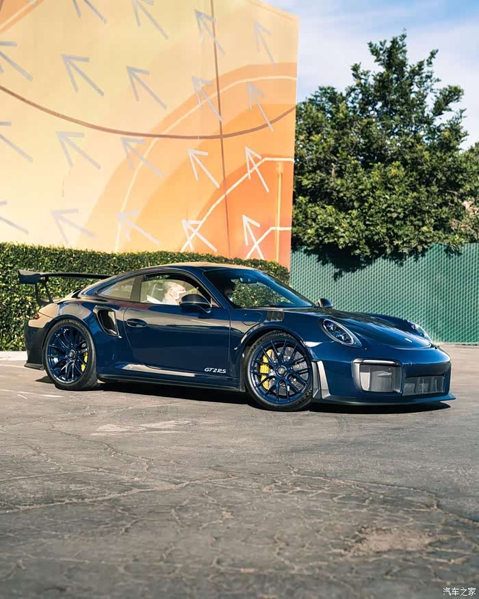 porsche 911 gt2rs低趴战神