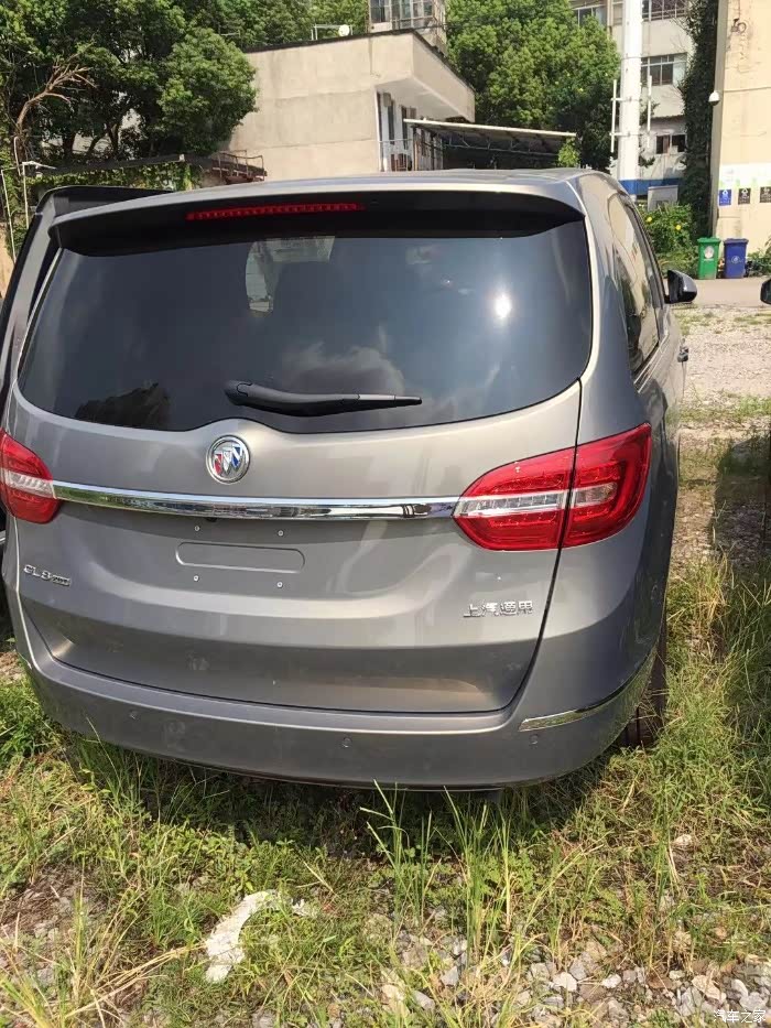 求别克gl8亚麻金和冰川银实拍照片