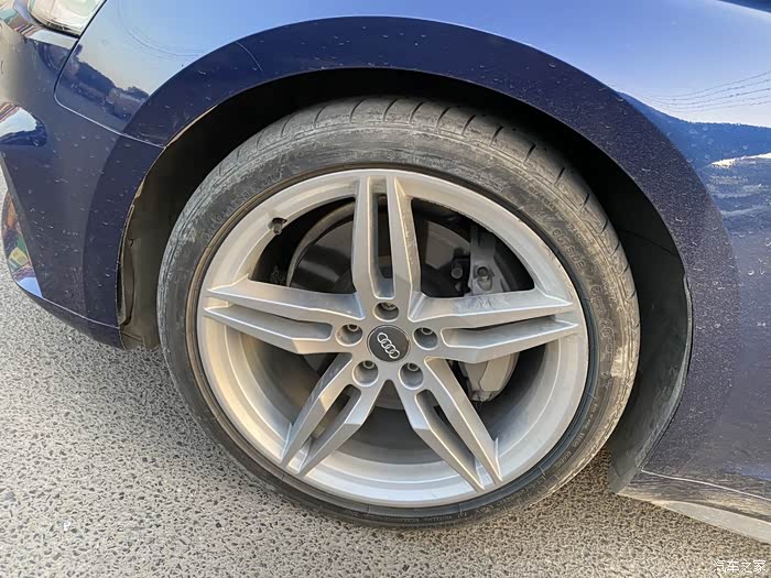 收一个奥迪a5原厂19寸轮毂有的车主私信一下