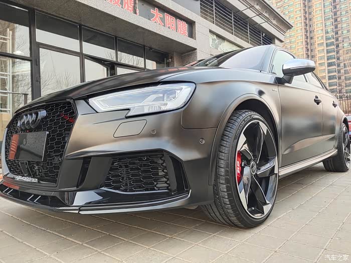 奥迪a3黑武士cys电光金属黑