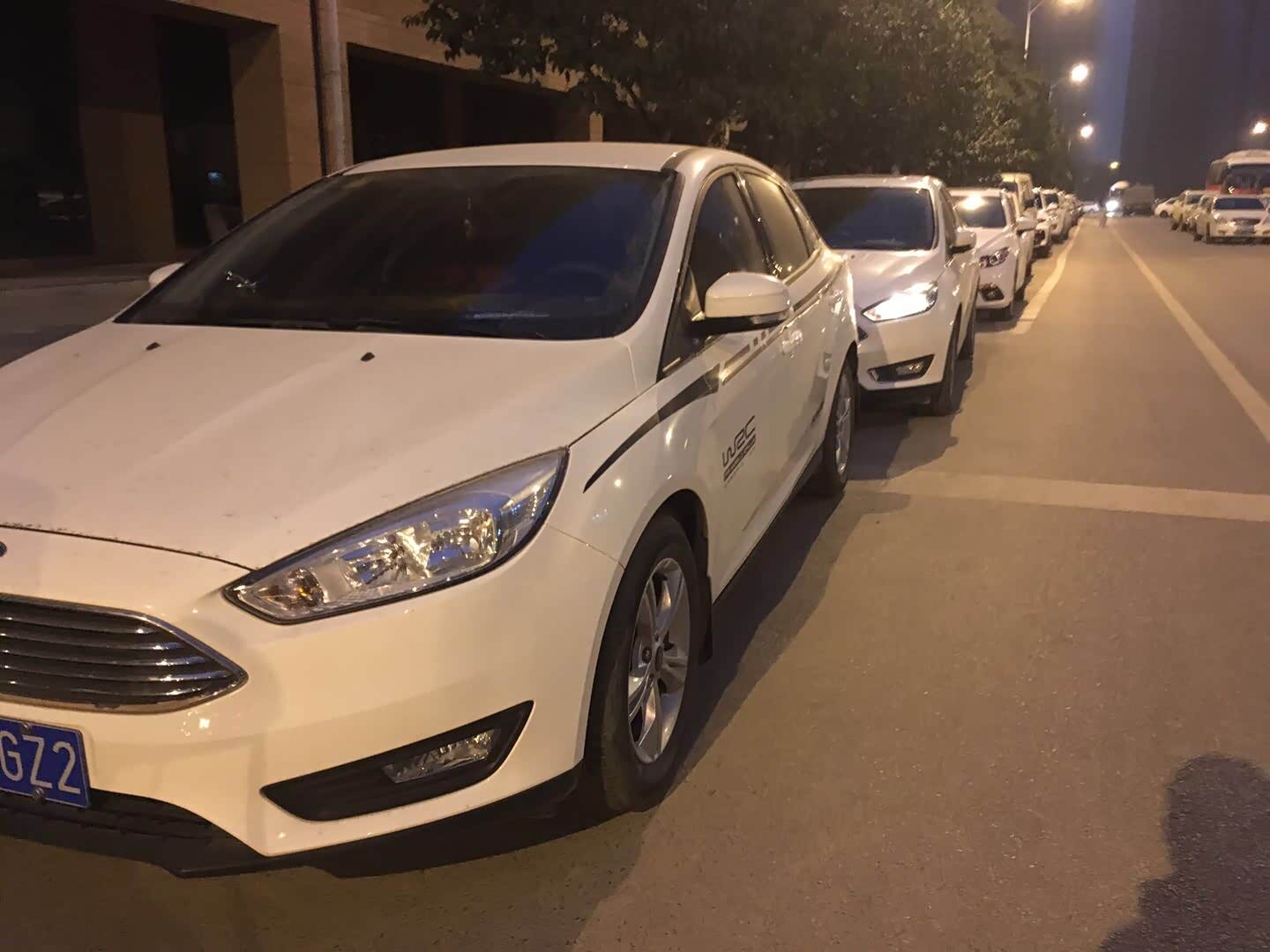 停车都偶遇兄弟,冬天埃的那么近