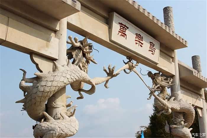 佛教圣地"万乐岛"是桓龙湖中四面环水的一个小岛,面积225亩.