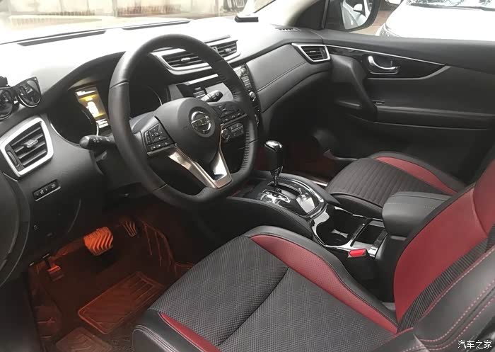 逍客升级奇骏内饰